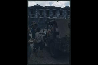 Hiller 09-095 : Jeep driver speaking with locals