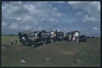 Hiller 09-097 : Stopped jeeps and people resting on country road 2