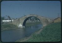 Hiller 09-102 : A stone arch bridge