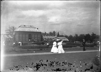 Photograph of Missouri Botanical Garden Visitors